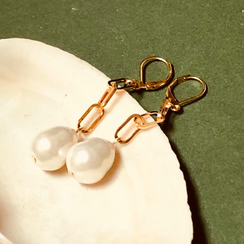 Pearl earring